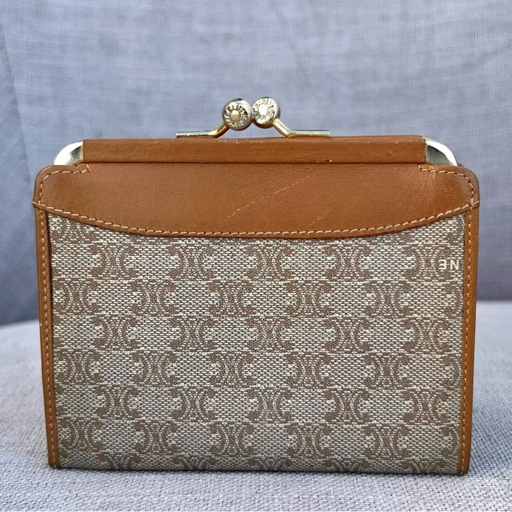 Celine kiss lock